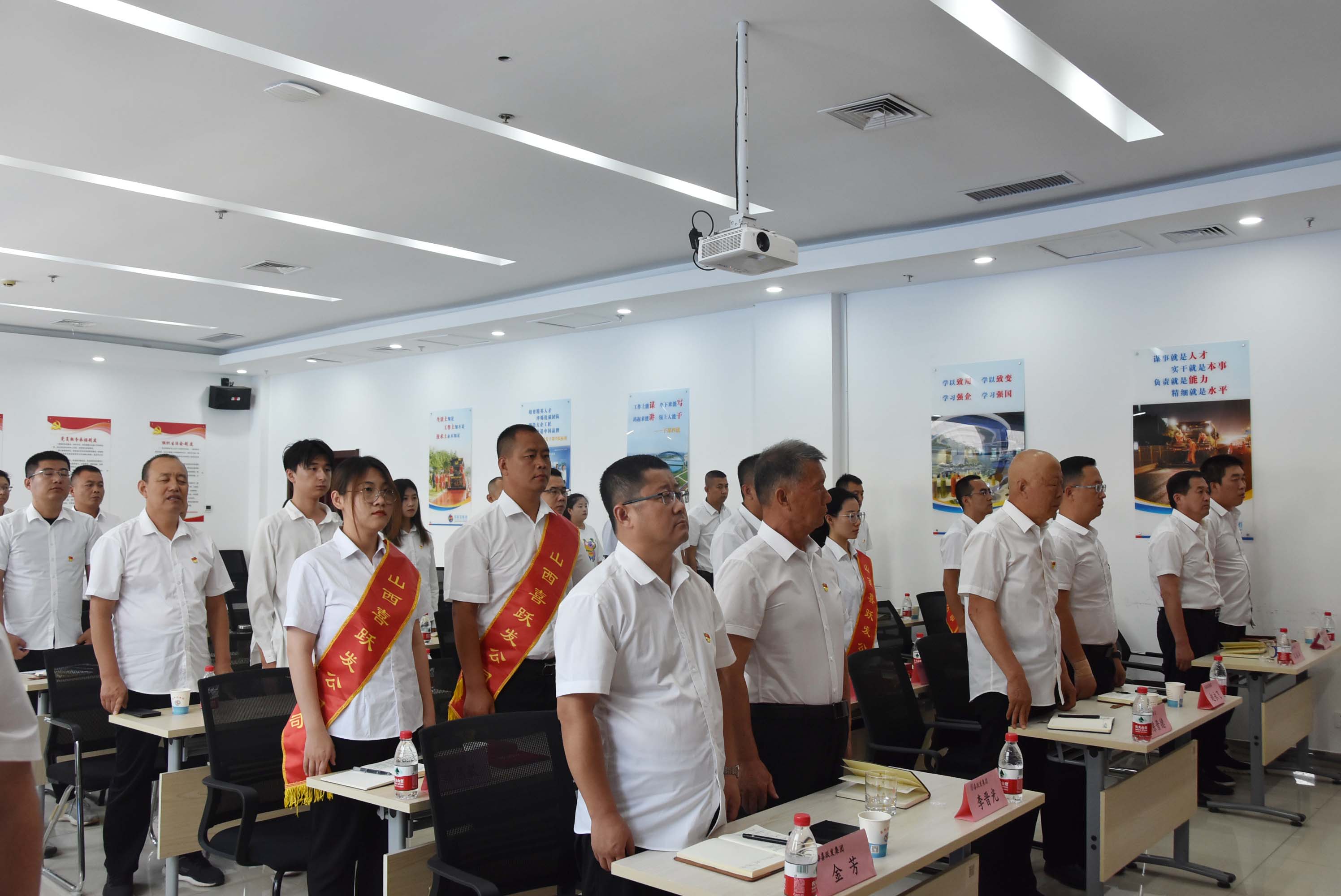 集團(tuán)黨委隆重召開優(yōu)秀黨員表彰大會(圖7)